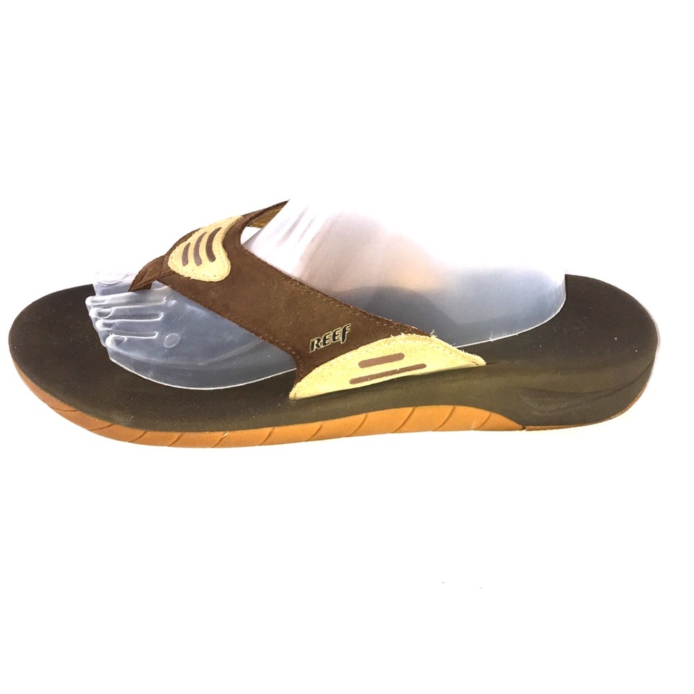 Men’s reef flip flops in brown. Size 11